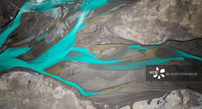中国西藏定结湿地，雅鲁藏布江切割出的纹理图片素材