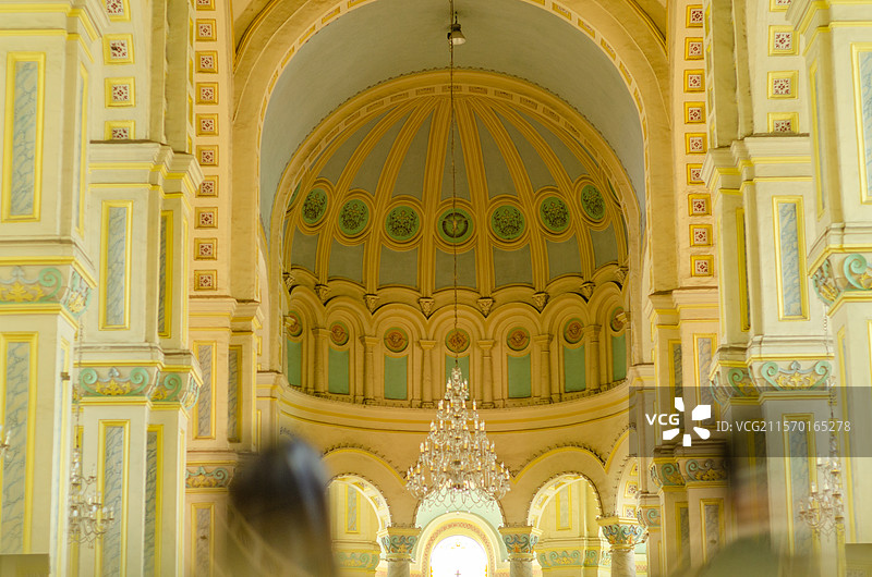 天津西开大教堂的穹顶内景图片素材