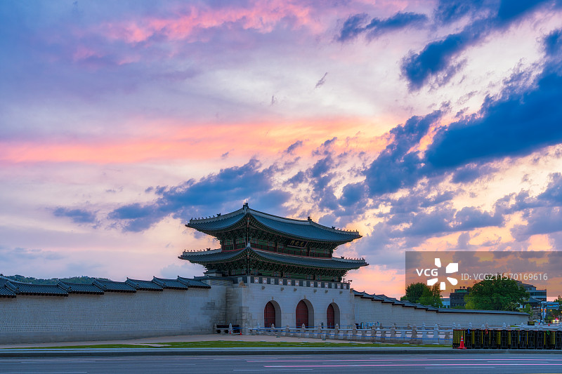 韩国首尔特别市，景福宫，光化门（광화문）Gwanghwamun，朝鲜王朝，韩国国门，日出，朝霞，街景图片素材