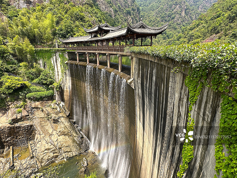 台州天台山景区琼台仙谷、会仙桥玻璃栈道、天台山大瀑布图片素材