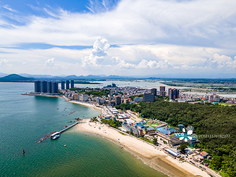 广东阳江沙扒湾沙滩和海岸线风光图片素材