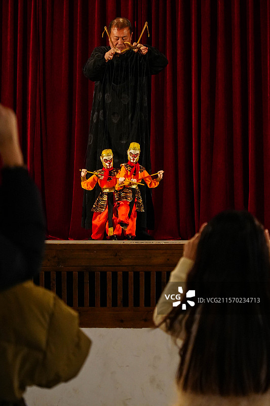 浙江 温州 泰顺 廊桥文化园 廊桥文化展厅 文化礼,堂 非遗木偶戏 观众图片素材