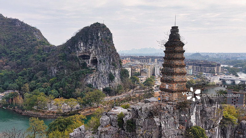 广西桂林风光：穿山公园-寿佛塔图片素材