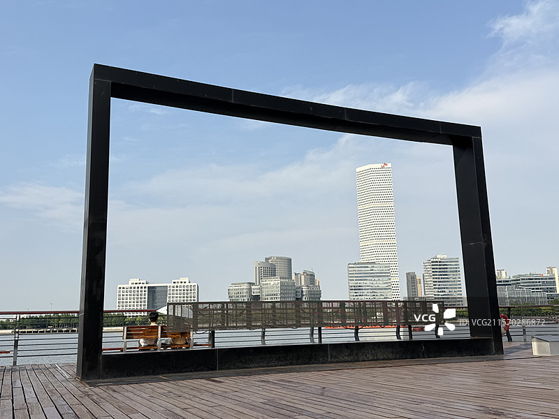 黄浦江边的画框图片素材
