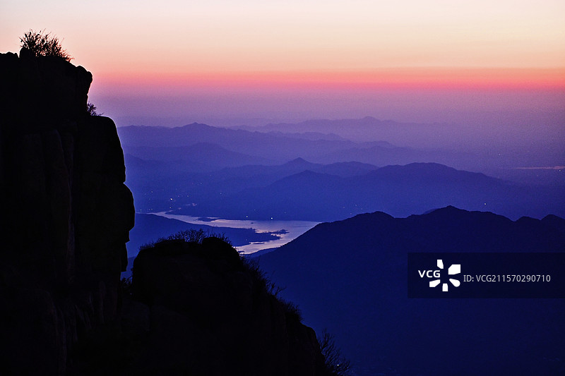 黄山待日图片素材
