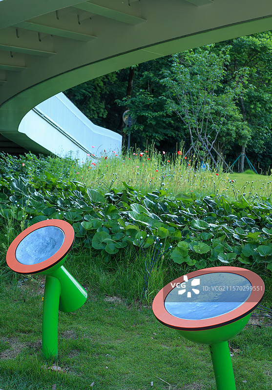 儿童公园里的锤鼓图片素材