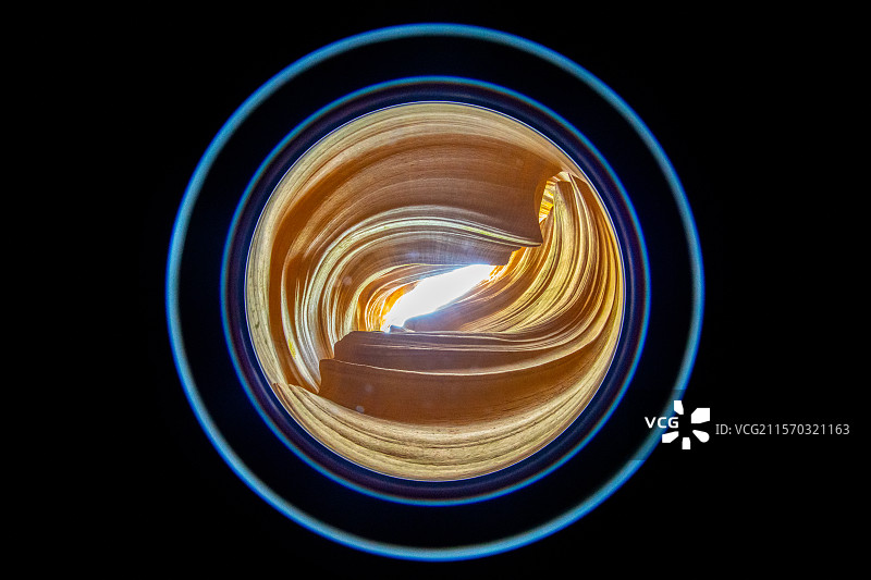 阳光照射陕西延安甘泉雨岔大峡谷的风光图片素材