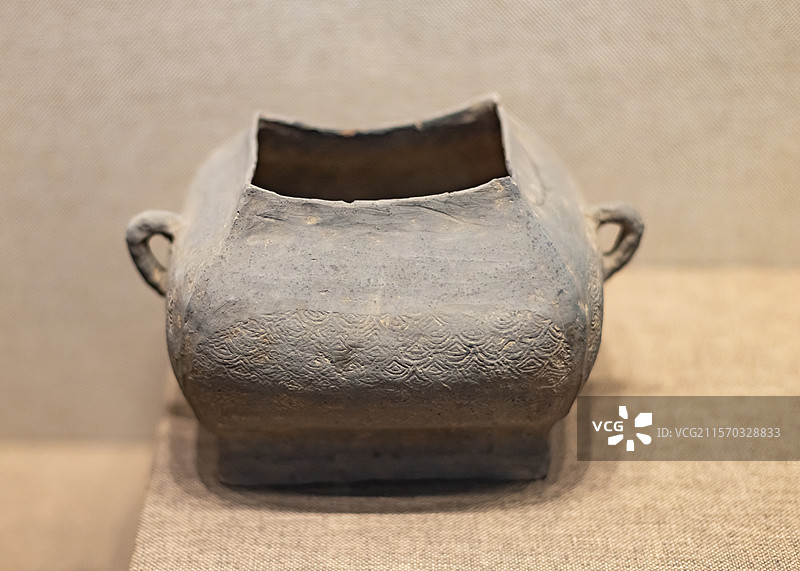 陶簠 战国 前475～前221年 汤桥乡彭东村太阳升生产队出土 溧阳市博物馆图片素材