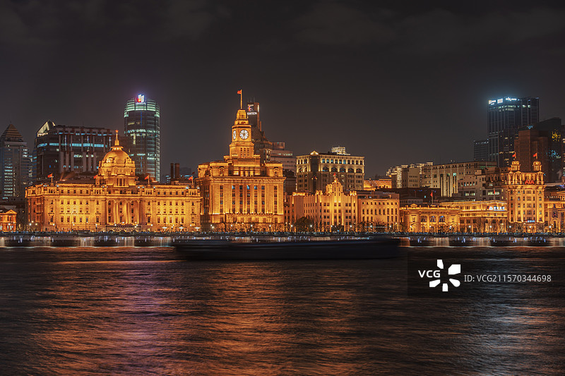 上海万国建筑博览群与黄浦江夜景图片素材