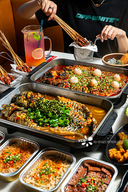 烤鱼青花椒烤鱼荔枝烤鱼荔枝肉果肉碳烤鱼江团鱼金针菇鸭血冒菜毛鸭血锡纸烧烤锡纸金针菇锡纸鸭血冰粉小酥肉图片素材