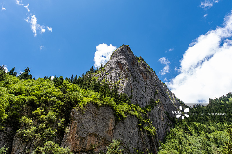 甘肃甘南迭部扎尕那山岩壁山峰风光图片素材