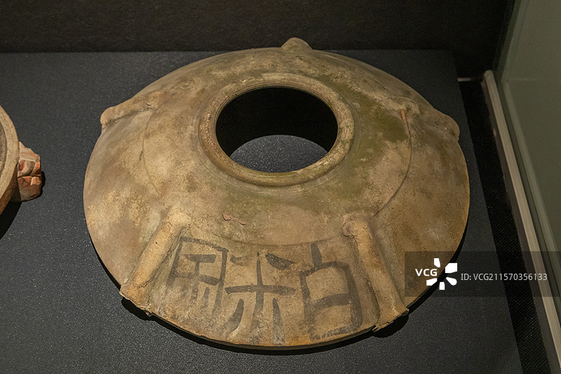 陕西历史博物馆秦汉馆绿釉陶囷盖汉代1962年陕西西安东郊洪庆村汉墓出土图片素材