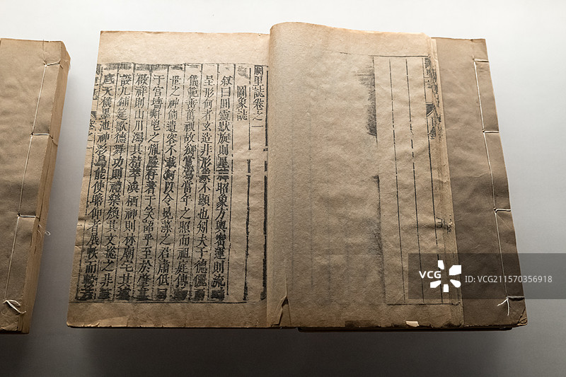 《阙里志》 明弘治版 孔子博物馆“诗书继世-孔府刻书展”图片素材