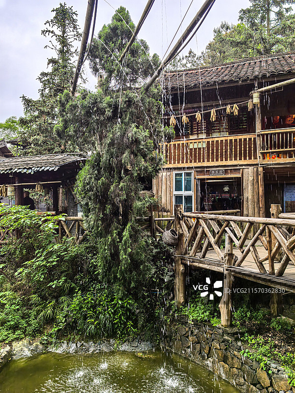 中国少数民族特色村寨，中国贵州省黔东南州丹寨县卡拉银匠村，3A级景区，中国银匠村，苗族婚房婚俗图片素材