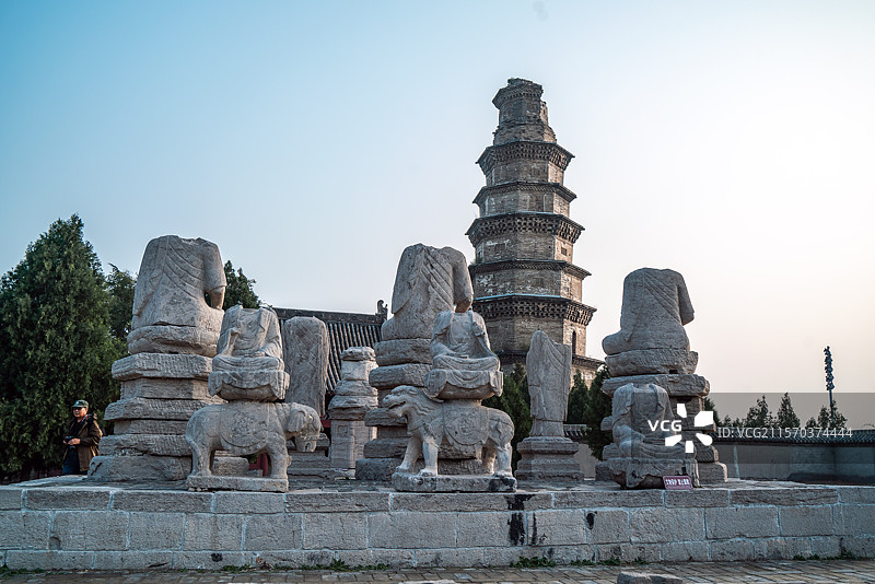 响堂山石窟  长乐寺旧址 残垣断壁图片素材