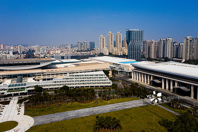 航拍厦门会展中心及游艇码头图片素材