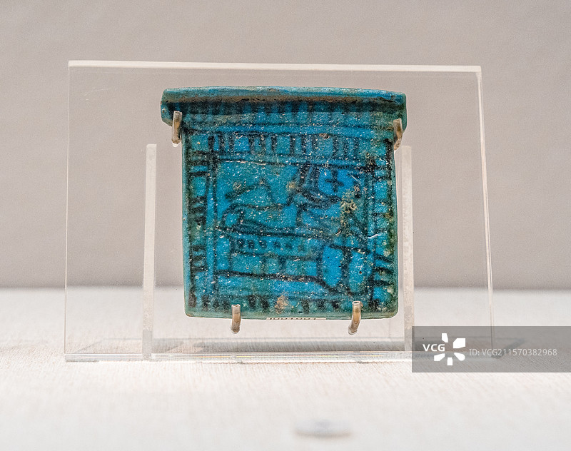 深圳博物馆展示的埃及托勒密王朝时期的胸饰图片素材