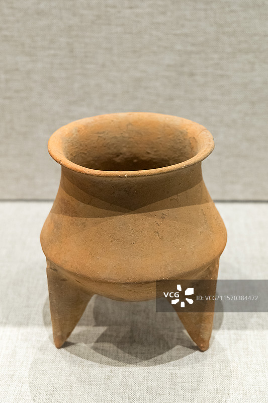 红陶鼎 新石器时代大汶口文化 曲阜尼山水库出土 孔子博物馆藏图片素材