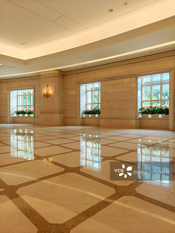 上海震旦博物馆温暖明亮的大堂图片素材