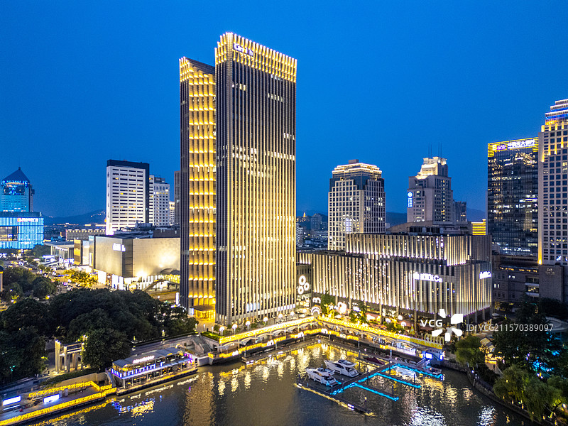 杭州武林门坤和中心夜景航拍图片素材