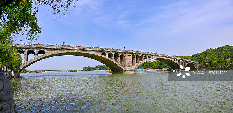 河南省洛阳市世界文化遗产龙门石窟图片素材
