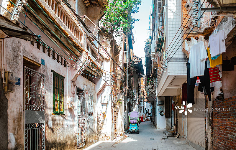 广东湛江老城 赤坎老街大通街居民区图片素材