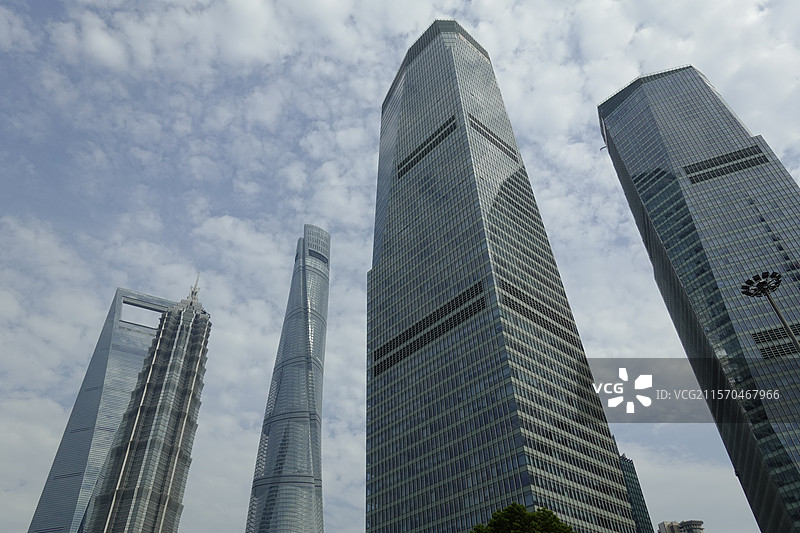 上海浦东陆家嘴金茂大厦地标建筑蓝天白云图片素材