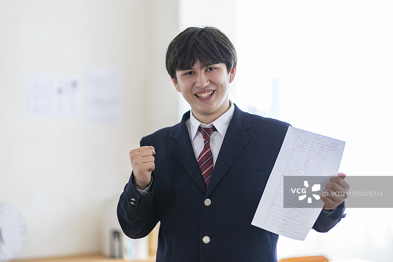 高中生考试获得满分图片素材