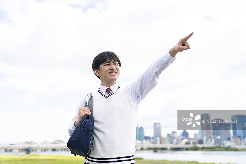 高中生在指指点点图片素材