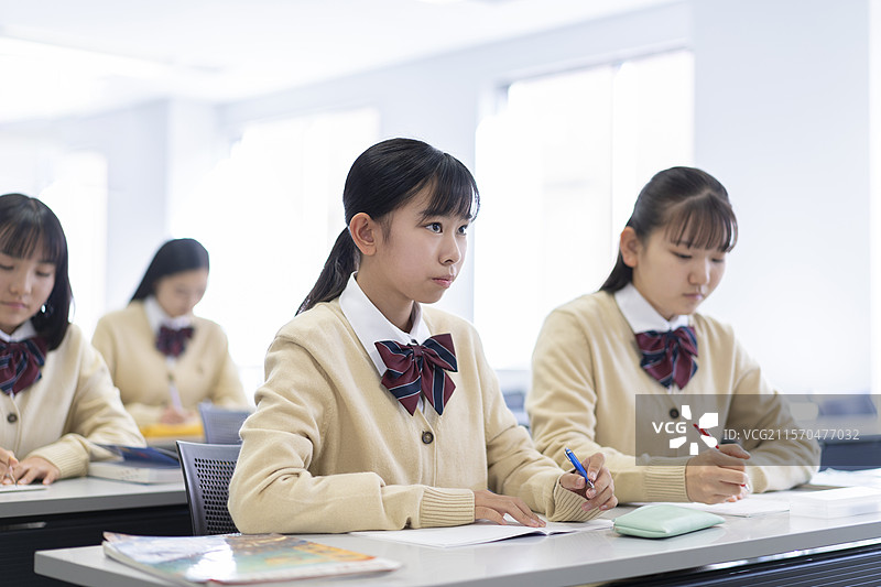 学生们在上课图片素材