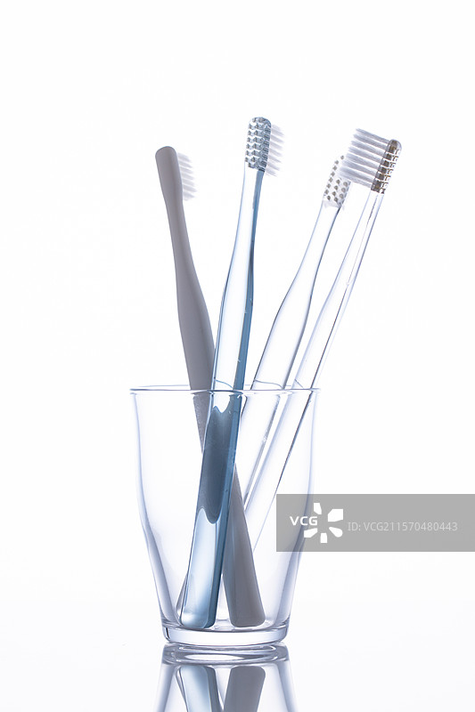 洗手间的牙刷图片素材