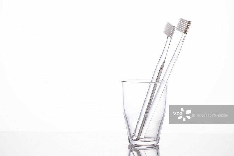 洗手间的牙刷图片素材