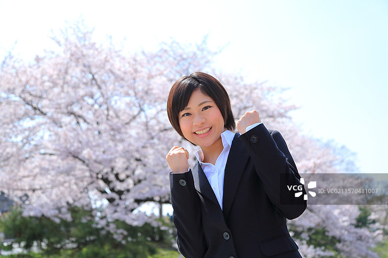 对自己的身材感到满意的女孩们图片素材