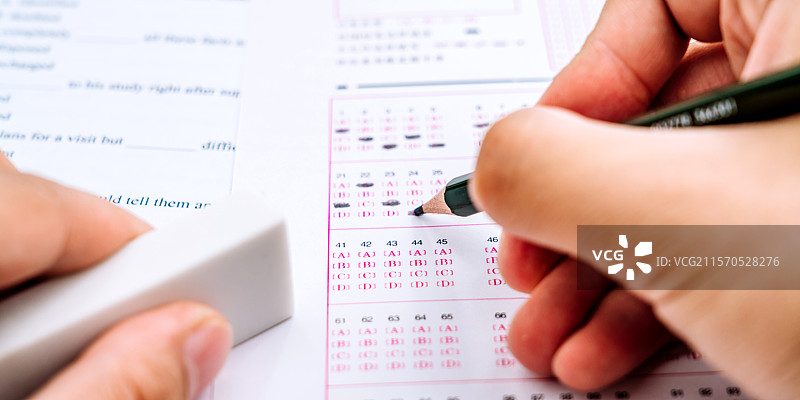 考试答题填涂答题卡过程图片素材