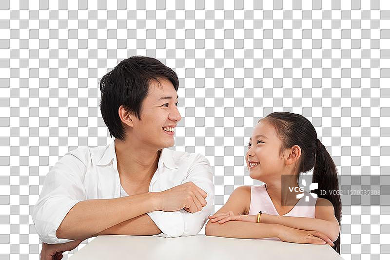 棚拍休闲装年轻父亲和小女孩图片素材