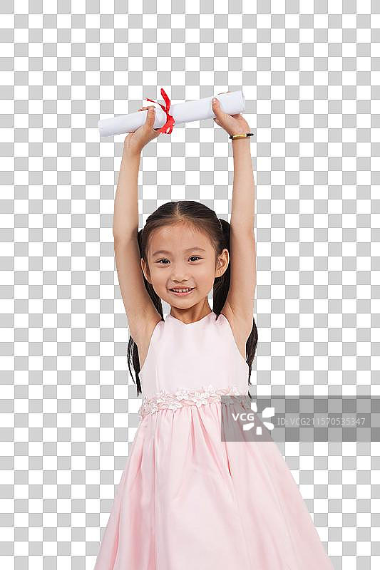棚拍穿裙子的小女孩拿着奖状图片素材