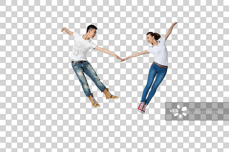 棚拍年轻情侣跳跃图片素材