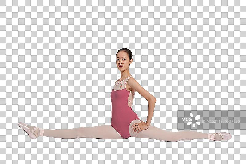 棚拍年轻的芭蕾舞女演员练习基本功图片素材