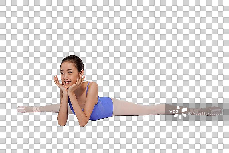 棚拍年轻的芭蕾舞女演员练习基本功图片素材