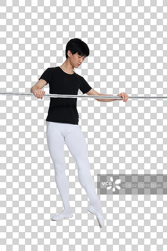 棚拍年轻的芭蕾舞男演员练习基本功图片素材