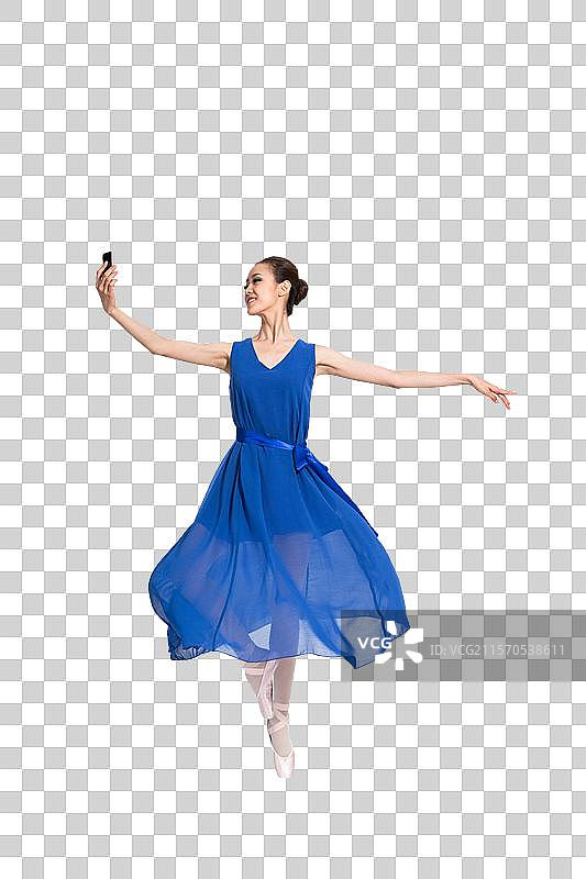 棚拍年轻女人跳舞图片素材