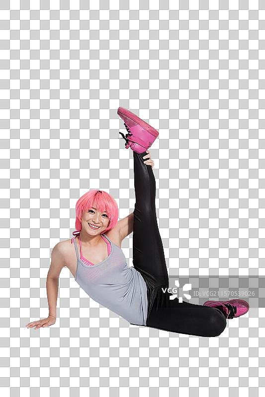 棚拍年轻女人跳街舞图片素材