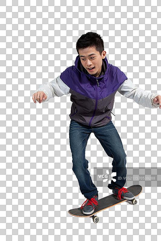 棚拍年轻男人玩滑板图片素材