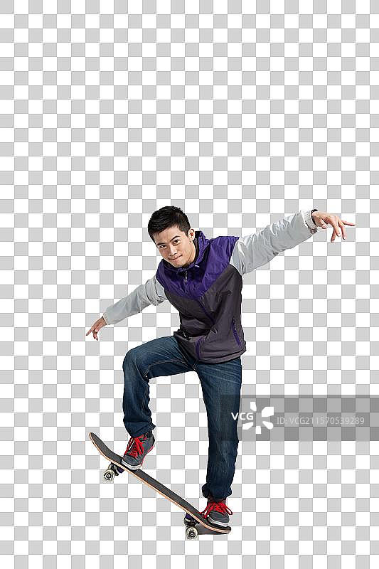 棚拍年轻男人玩滑板图片素材