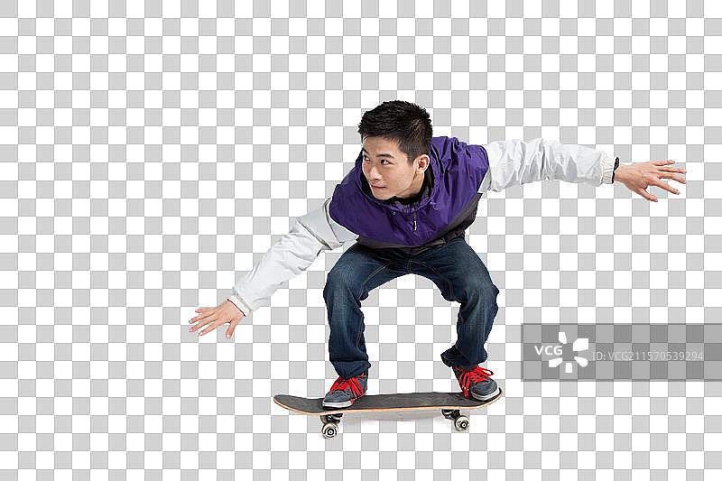 棚拍年轻男人玩滑板图片素材