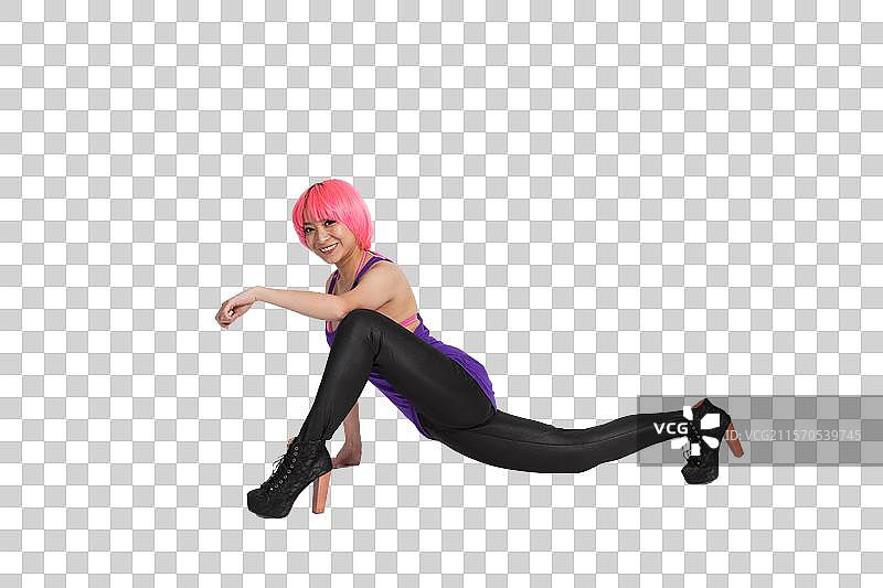 棚拍年轻女人跳街舞图片素材