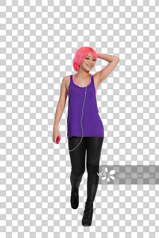 棚拍年轻女人戴耳机听音乐跳舞图片素材