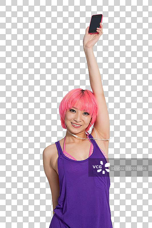 棚拍年轻女人戴耳机听音乐跳舞图片素材