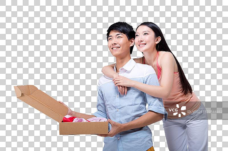 棚拍年轻情侣打开快递盒图片素材