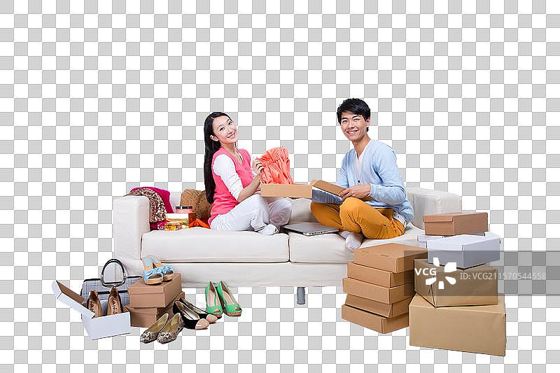 棚拍年轻情侣购物送礼物图片素材